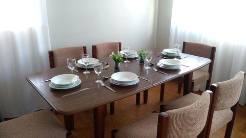 Large 5-Bedroom House With Wifi & Netflix Close To Taronga Western Plains Zoo - Click Find 1