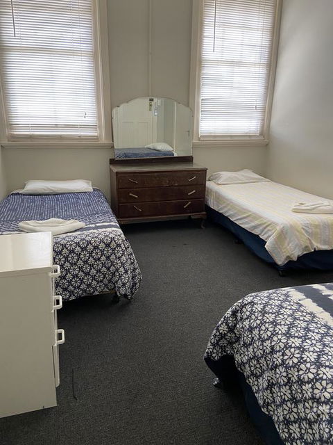 Leeton Hotel - Click Find 2