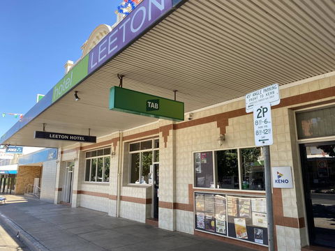 Leeton Hotel - Click Find 0