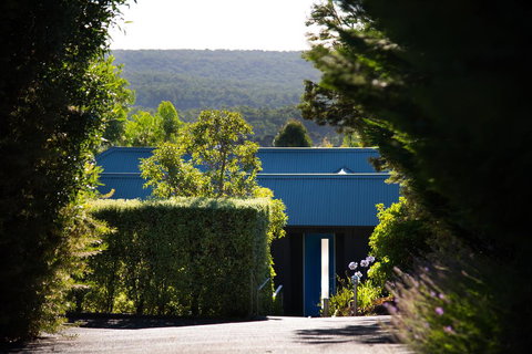 Luxe On Queensberry - Bridge Guide 0