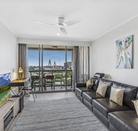 Luxurious harbour view apartment steps from city - Lawyer Find