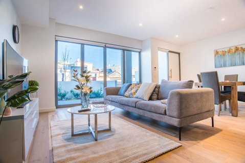 Luxurious Townhouse With Natural Light In Rosebery - Lawyer Find 0