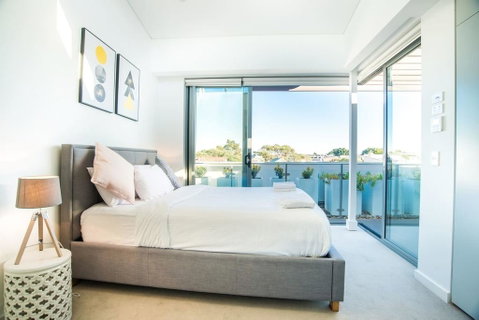Luxurious Townhouse With Natural Light In Rosebery - Lawyer Find 3
