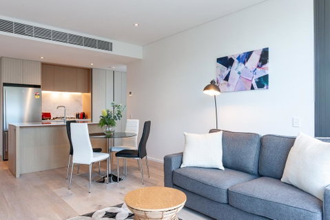 LUXURY APARTMENT / / MOMENTS TO LANE COVE VILLAGE - Lawyer Find 3