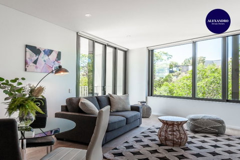 LUXURY APARTMENT / / MOMENTS TO LANE COVE VILLAGE - Lawyer Find 2