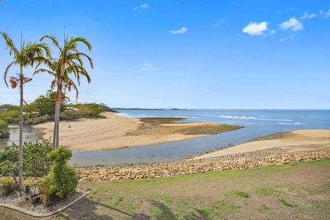 Luxury Beach Unit - Click Find 1