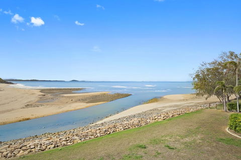 Luxury Beach Unit - Click Find 0