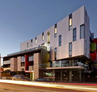 Luxury large modern apartment close to city parks shops and public transport - Click Find