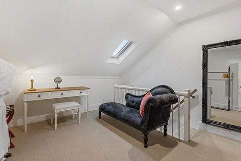 Lythgo's Row Colonial Cottages - Click Find 3