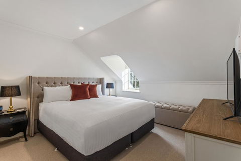 Lythgo's Row Colonial Cottages - Click Find 1