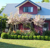 Magenta Cottage - Click Find