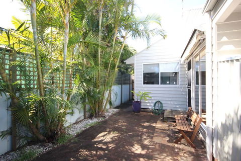 MAGIC BEACH HOUSE - PET FRIENDLY - DBD 1