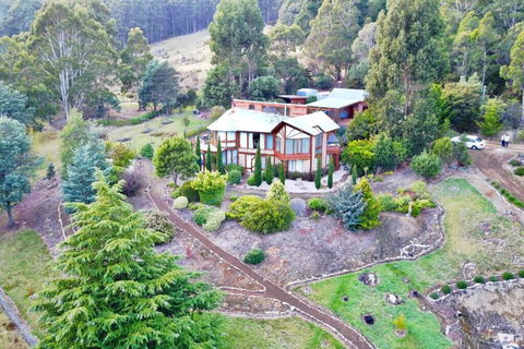 MAGICAL MOUNTAIN RETREAT - 20 Mins To CBD And Only 10 To MONA! - Click Find 0