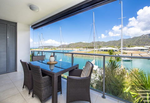 Magnetic Blue Waterfront Apartments - Bet 4u 3