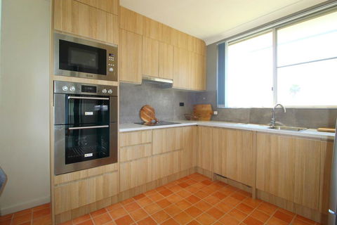 Main Stay 8, 1 Main Street - Click Find 1
