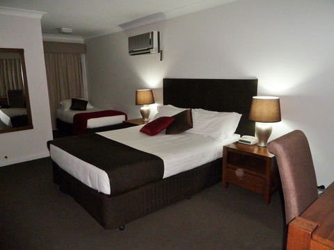 McNevins Tamworth Motel - Click Find 0