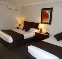 McNevins Warwick Motel - DBD