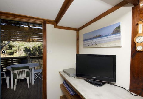 Mick's Beach Cottage - Seal Rocks Beachfront - Click Find 3