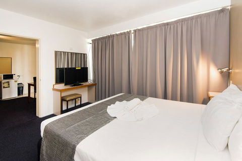 Mid City Motor Inn - Click Find 2