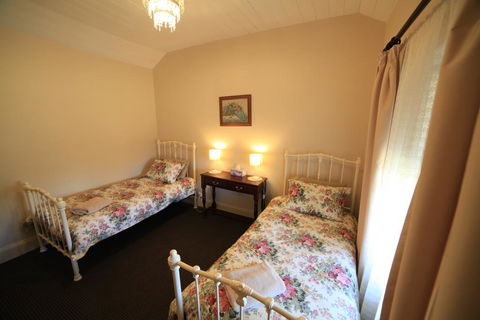 Miss Mabel Cottage - Click Find 3