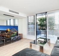 Modern Bronte Apt. w/ Ocean Views Just Minutes Walk to Beach - Click Find