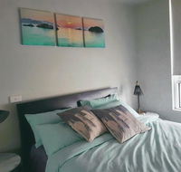 Modern CBD Apartment - Free Secure Parking and Wifi - Click Find