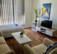 Modern Unit Near To Surfers Paradise - Click Find