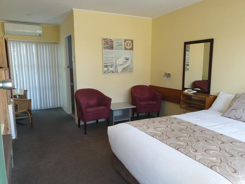 Moon River Motor Inn - Click Find 1
