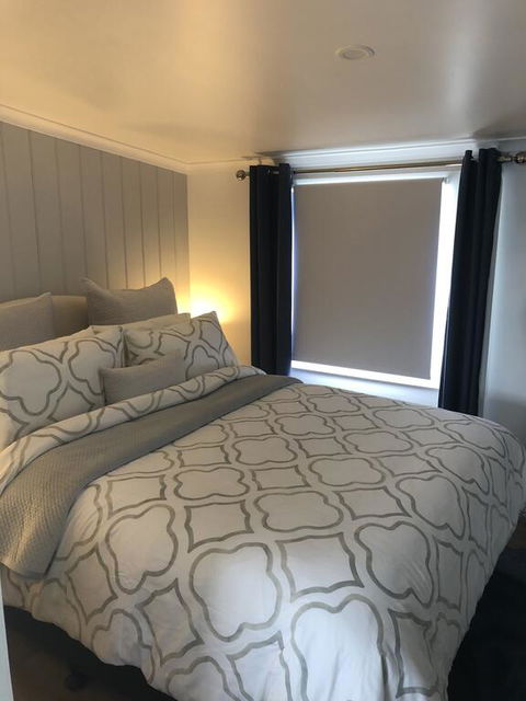 Moore View Cottage - Click Find 1