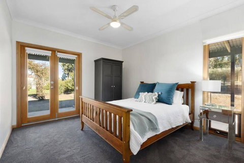 Moss's Place - Bet 4u 2