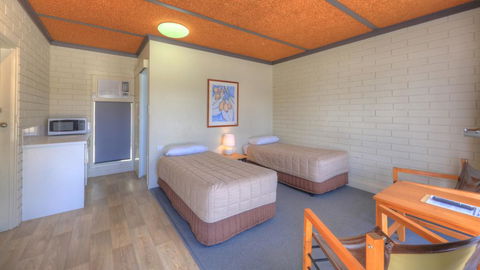 Motel Meneres - Click Find 1