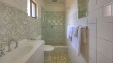 Motel Meneres - Click Find 3