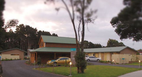Motel Strahan - Click Find 0