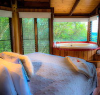 Mt Quincan Crater Retreat - Click Find