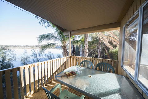 Mundic Waterfront Cottages - Click Find 0