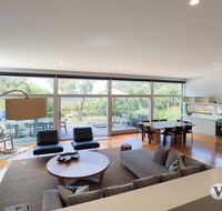 Myers Road Retreat - Click Find