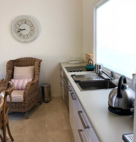 NEW: Tranquil Retreat -The Barn House Ingleside, Northern Beaches - Bet 4u 3