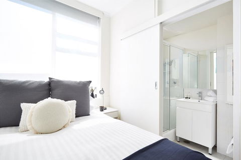 Newly Renovated Studio W Communal Rooftop Terrace - Lawyer Find 2