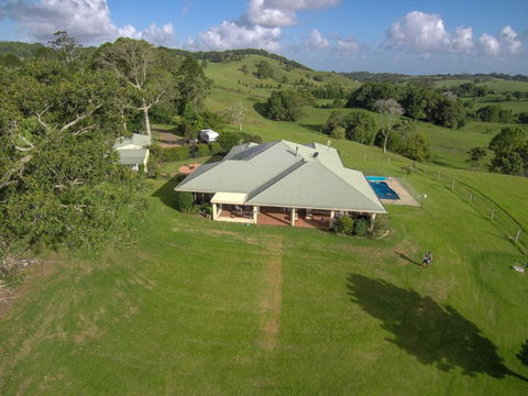 Newyan @ Maleny - Click Find 1
