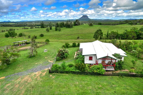 Noosa Avalon Farm Cottages - Lawyer Find 1