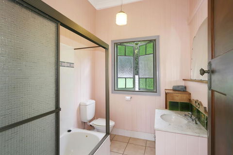 Noosa Avalon Farm Cottages - Lawyer Find 2
