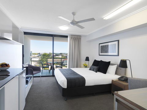 Oaks Mackay Carlyle Suites - Click Find 0