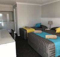Oasis Motel - Click Find