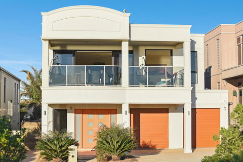 Ocean View Moana - Click Find 3