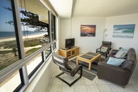 Oceanside Resort - Absolute Beachfront Apartments