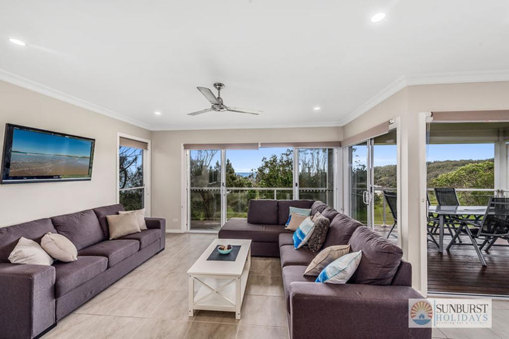 Accommodation Arrawarra Headland NSW Click Find