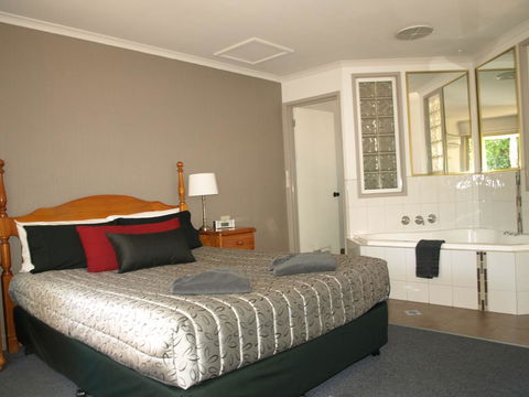 Old Coach Motor Inn Echuca - Bet 4u 1
