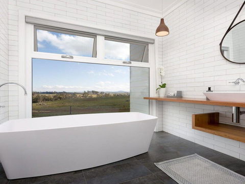 On A Hill - Modern Country Home Near Braidwood - Bet 4u 2