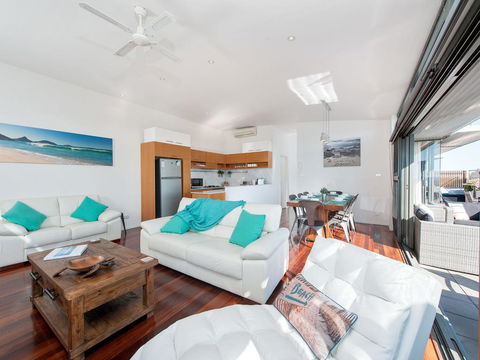 One Mile Cl, Townhouse 22, 26, The Deckhouse - Click Find 1