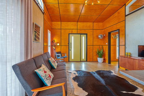 Palm Springs Suite - Click Find 2